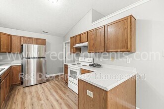 10015 Miranda Cir in Fishers, IN - Building Photo - Building Photo