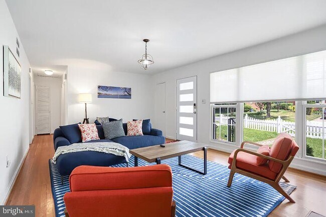 property at 9724 Admiralty Dr
