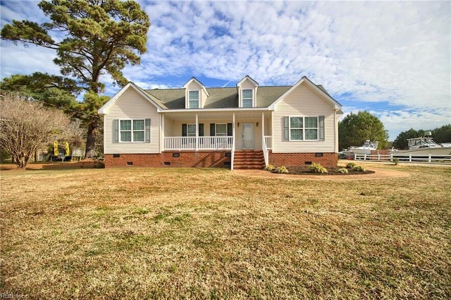 9469 Glass Rd in Hayes, VA - Building Photo