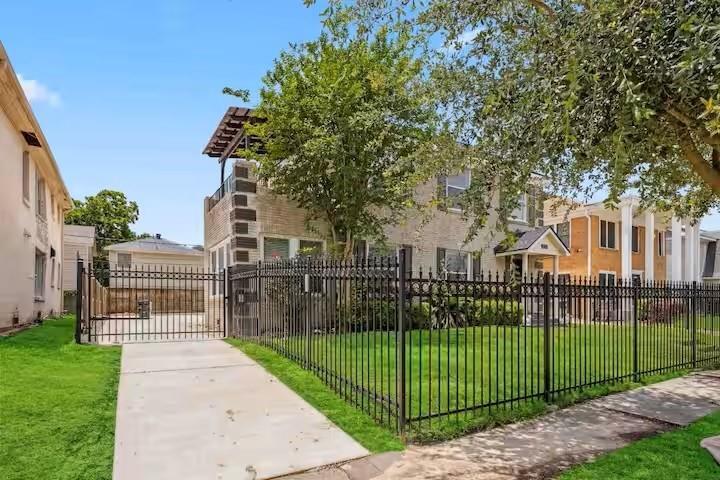 2714 Palm St in Houston, TX - Building Photo