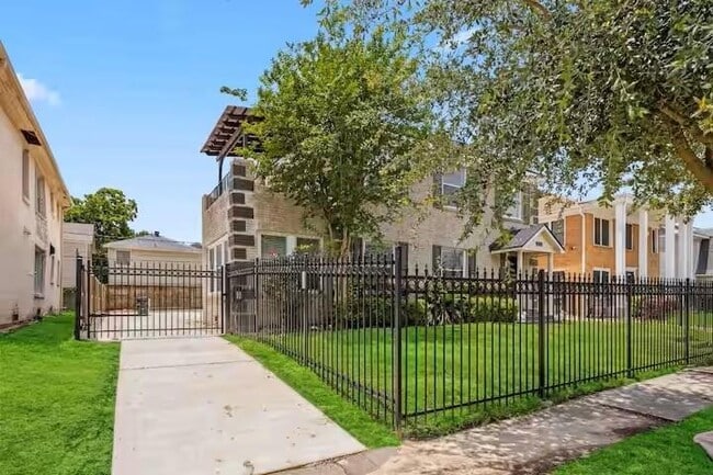 property at 2714 Palm St