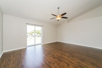 8364 Greystone Dr in Lakeland, FL - Foto de edificio - Building Photo