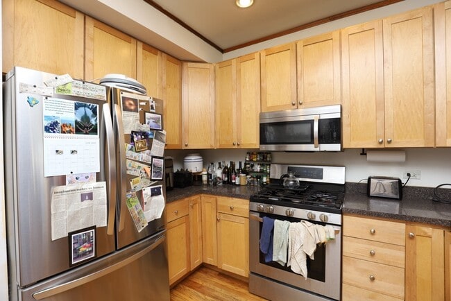 2774 N Kenmore Ave, Unit J04P in Chicago, IL - Building Photo - Building Photo