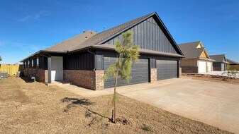 1215 NW 113th St in Oklahoma City, OK - Building Photo