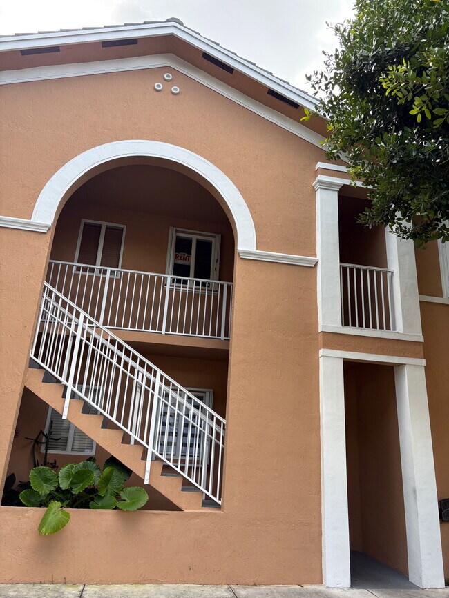 17630 NW 73rd Ave, Unit 205 in Hialeah, FL - Building Photo - Building Photo