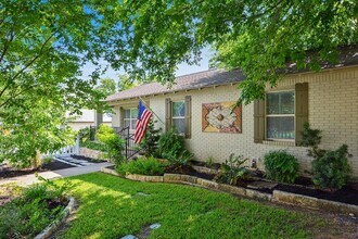 501 S College St in Georgetown, TX - Building Photo - Building Photo