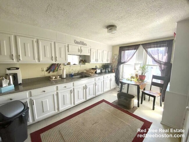 92 Hobart St, Unit 2 in Boston, MA - Building Photo - Building Photo