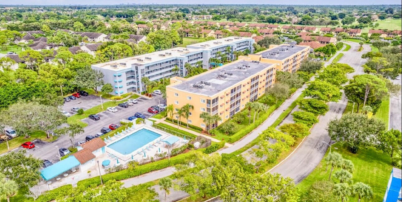 4723 Lucerne Lakes Blvd in Greenacres, FL - Building Photo