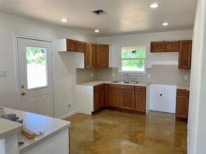 740 County Rd 2269 in Cleveland, TX - Building Photo - Building Photo
