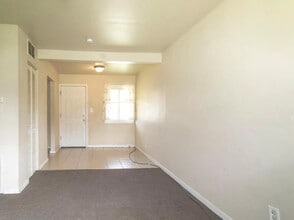 32620 Manistee St, Unit 1 in Westland, MI - Building Photo - Building Photo