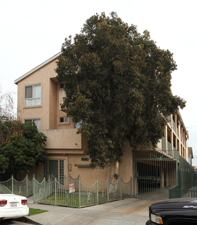 1080 Saint Louis Ave in Long Beach, CA - Foto de edificio - Building Photo