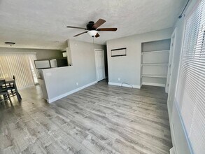 6313 Crestview Dr in South Park, PA - Building Photo - Building Photo