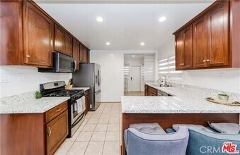 1238 S Muirfield Rd in Los Angeles, CA - Building Photo - Building Photo