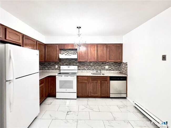 737 Cove Rd in Stamford, CT - Building Photo - Building Photo