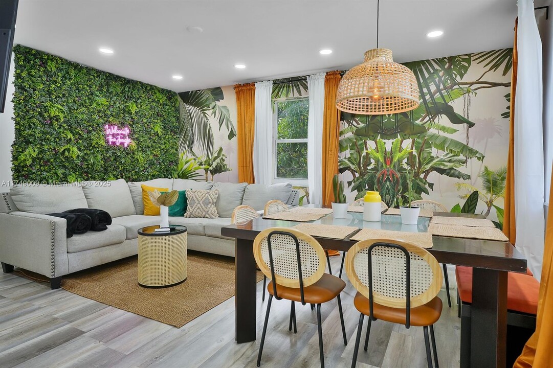 168 NW 32nd St in Miami, FL - Building Photo