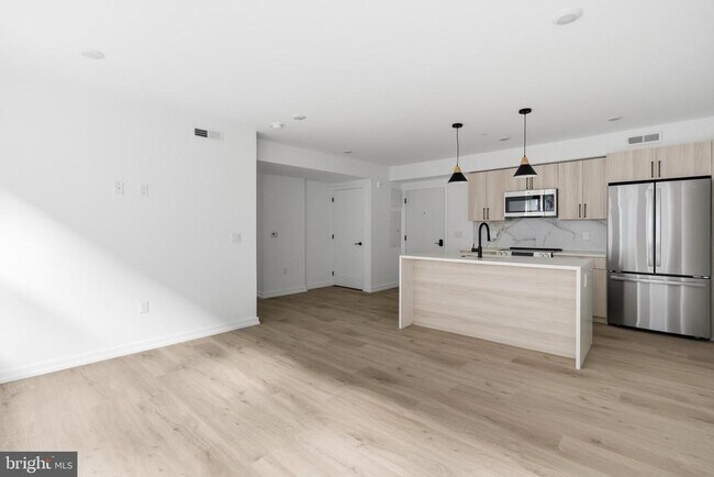 208 Vine St in Philadelphia, PA - Building Photo - Building Photo