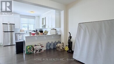 630 Expansion Rd in Ottawa, ON - Building Photo - Building Photo