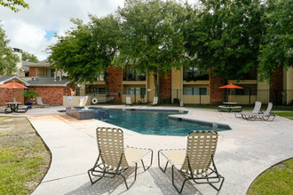 Hunt Garden Apartments in Baytown, TX - Foto de edificio - Building Photo