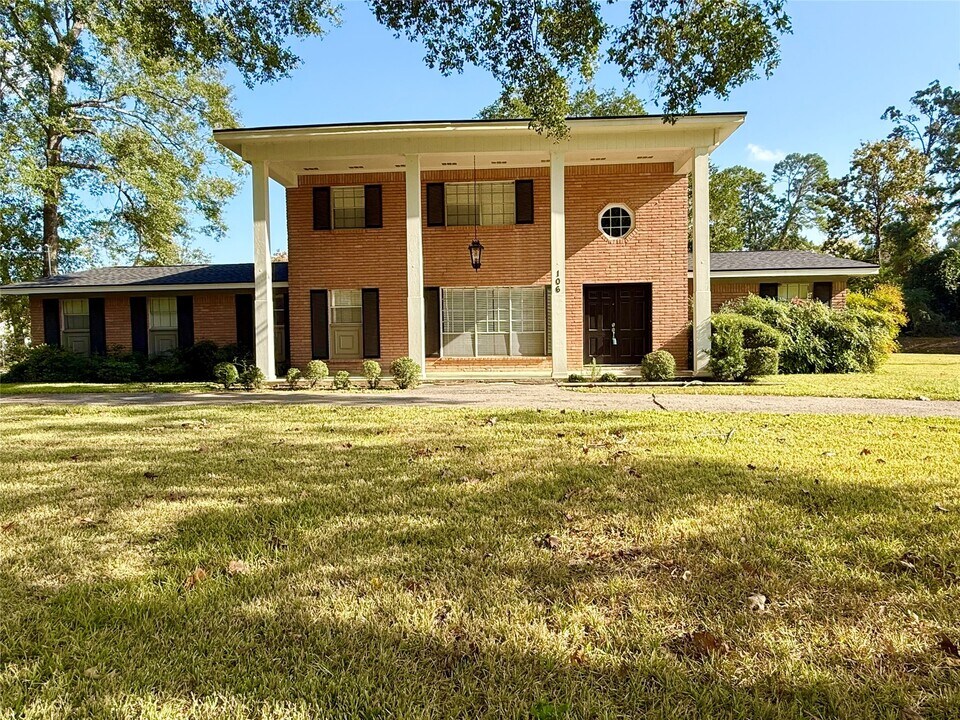 106 Longacre Dr in Conroe, TX - Foto de edificio