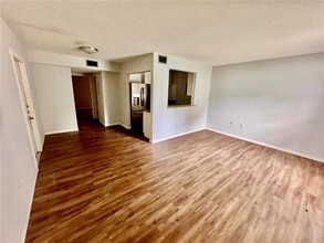 115 Picardy Villa Cir in Brandon, FL - Building Photo - Building Photo