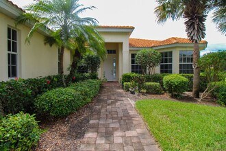 3927 Aurora Ct in Naples, FL - Building Photo - Building Photo