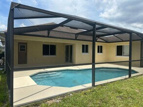 838 Hillcrest Dr in Davenport, FL - Foto de edificio - Building Photo