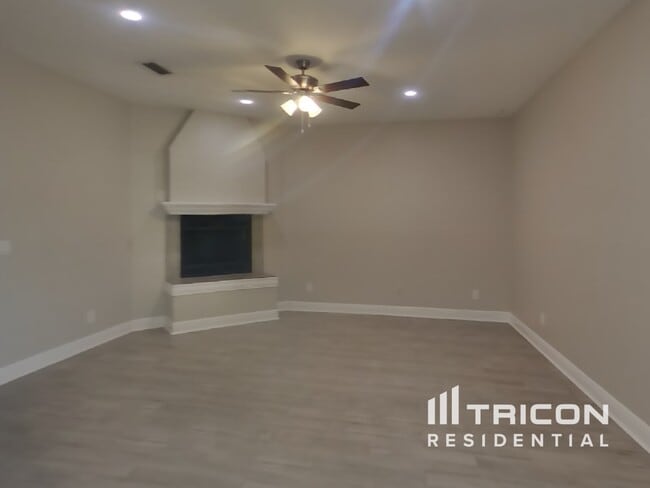 8808 Bayaud Dr in Tampa, FL - Building Photo - Building Photo