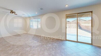 8021 S Silver Lillie Way in Tucson, AZ - Building Photo - Building Photo