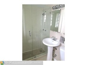 1007 SE 2nd Ct-Unit -Apt 6 in Fort Lauderdale, FL - Building Photo - Building Photo