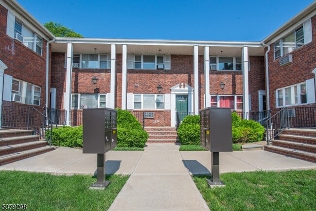 101 N Beverwyck Rd, Unit 0712 in Parsippany Troy Hills, NJ - Building Photo - Building Photo