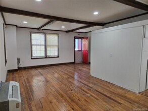 410 Main St in Port Jefferson, NY - Building Photo - Building Photo