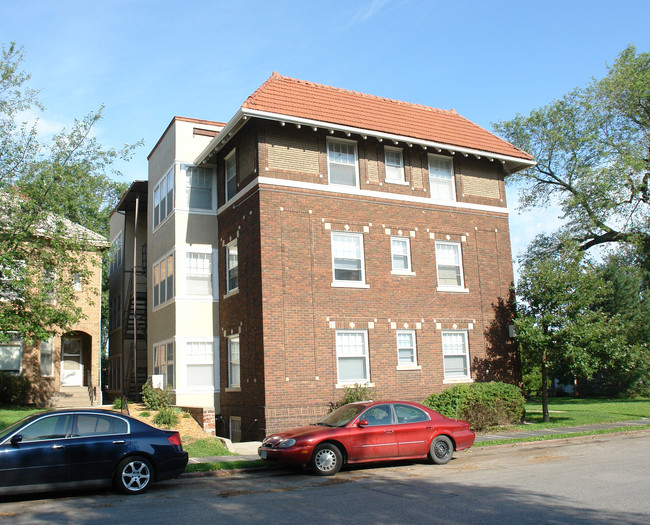 3205 Poppleton Ave in Omaha, NE - Foto de edificio - Building Photo