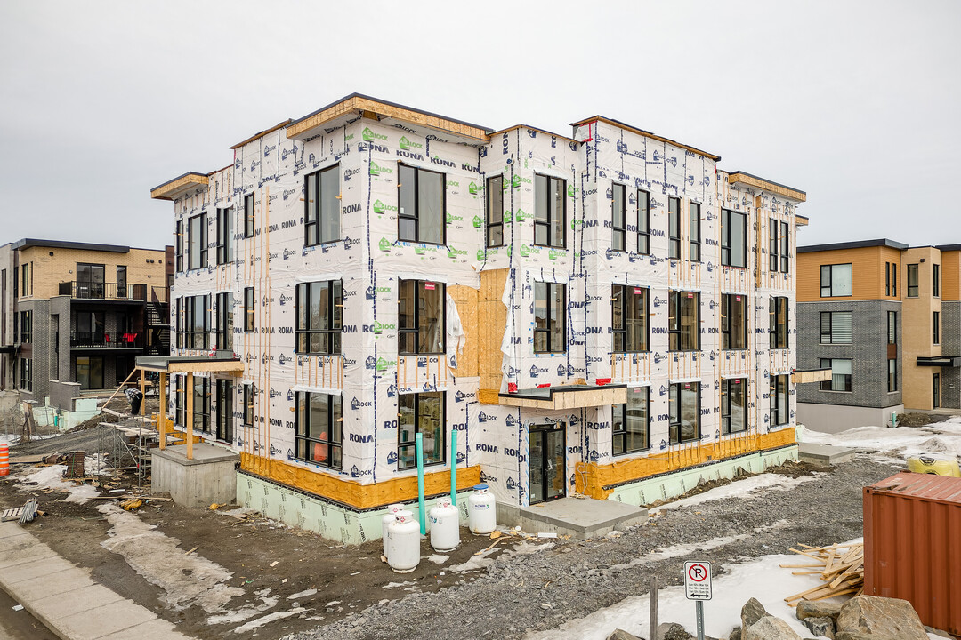 138 Du Doré-Jaune St in Terrebonne, QC - Building Photo