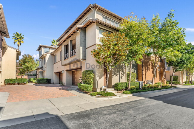 12346 Hollyhock Dr, Unit 2 in Rancho Cucamonga, CA - Building Photo - Building Photo