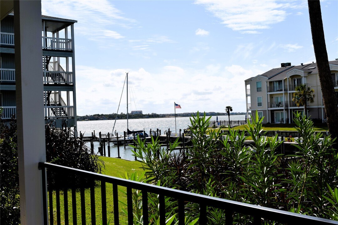 4011 NASA Road 1 in El Lago, TX - Building Photo