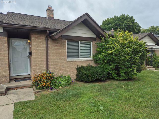 8401 18 Mile Rd in Sterling Heights, MI - Building Photo