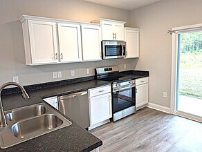 604 Jacks Xing Dr in Hubert, NC - Building Photo - Building Photo