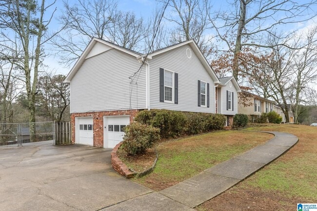 1729 Timbercrest Cir in Birmingham, AL - Building Photo - Building Photo