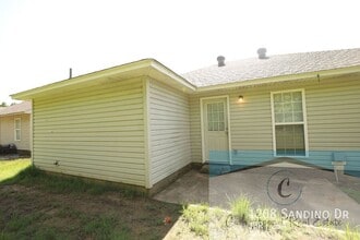1208 Sandino Dr in Jonesboro, AR - Building Photo - Building Photo