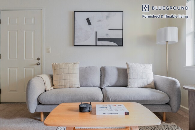 15850 NE 40th St in Redmond, WA - Foto de edificio - Building Photo