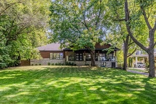 110 Chem. des Patriotes N in Mont-St-Hilaire, QC - Building Photo