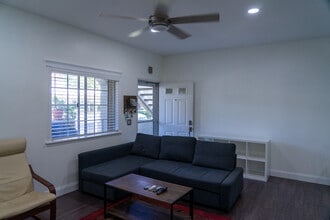 34 Via Meseta in Rancho Santa Margarita, CA - Foto de edificio - Building Photo