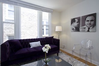 2149 W Division St, Unit 2R in Chicago, IL - Building Photo - Building Photo