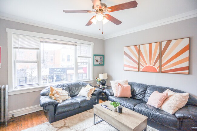 2465 N Clark St-Unit -2 in Chicago, IL - Building Photo - Building Photo