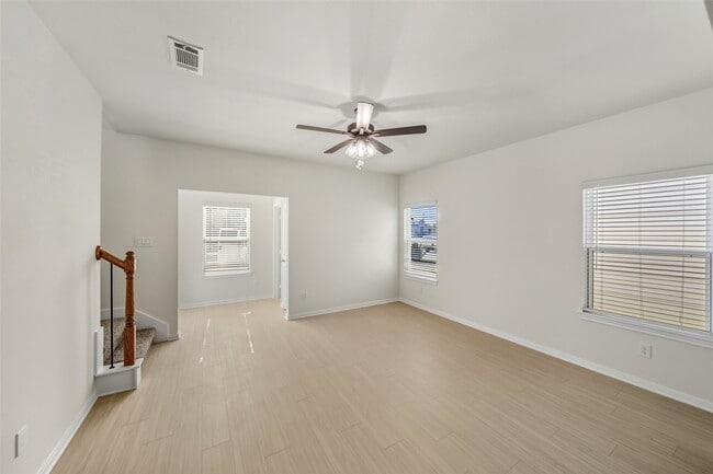 property at 712 W Dallas St