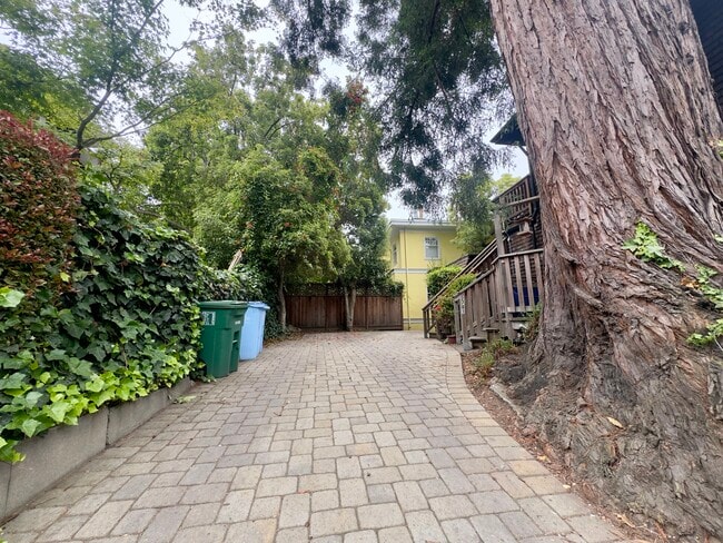2600 Derby St, Unit 3 in Berkeley, CA - Foto de edificio - Building Photo