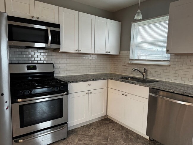 18219 E Thirteen Mile Rd in Fraser, MI - Building Photo - Building Photo