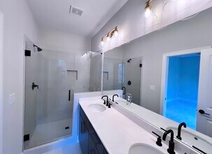 2422 Lakeshore Ln in Atlanta, GA - Building Photo - Building Photo