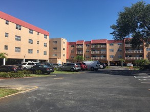 Ocean King Apartments in North Miami, FL - Building Photo - Building Photo