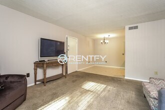 2260 Sunderland Rd in Winston-Salem, NC - Building Photo - Building Photo